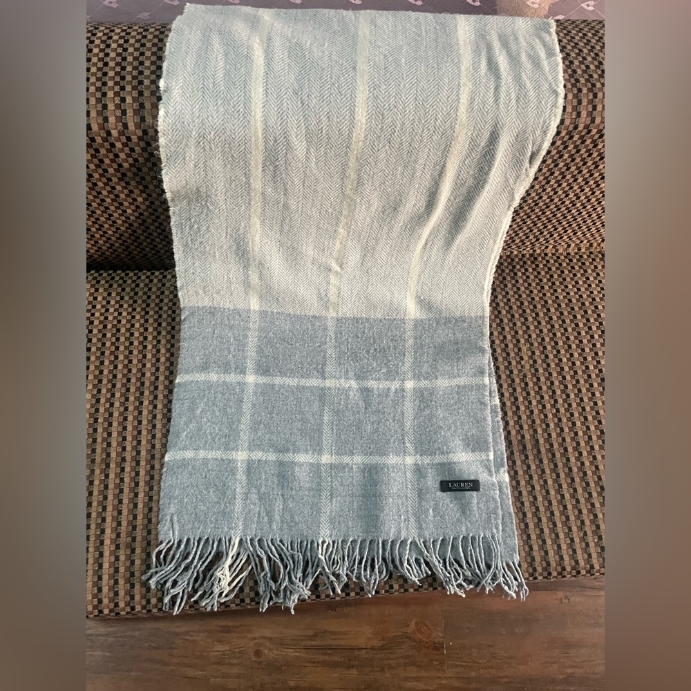 Lauren Ralph Lauren cream/grey woollen scarf. Size medium. Used - Picture 5 of 5